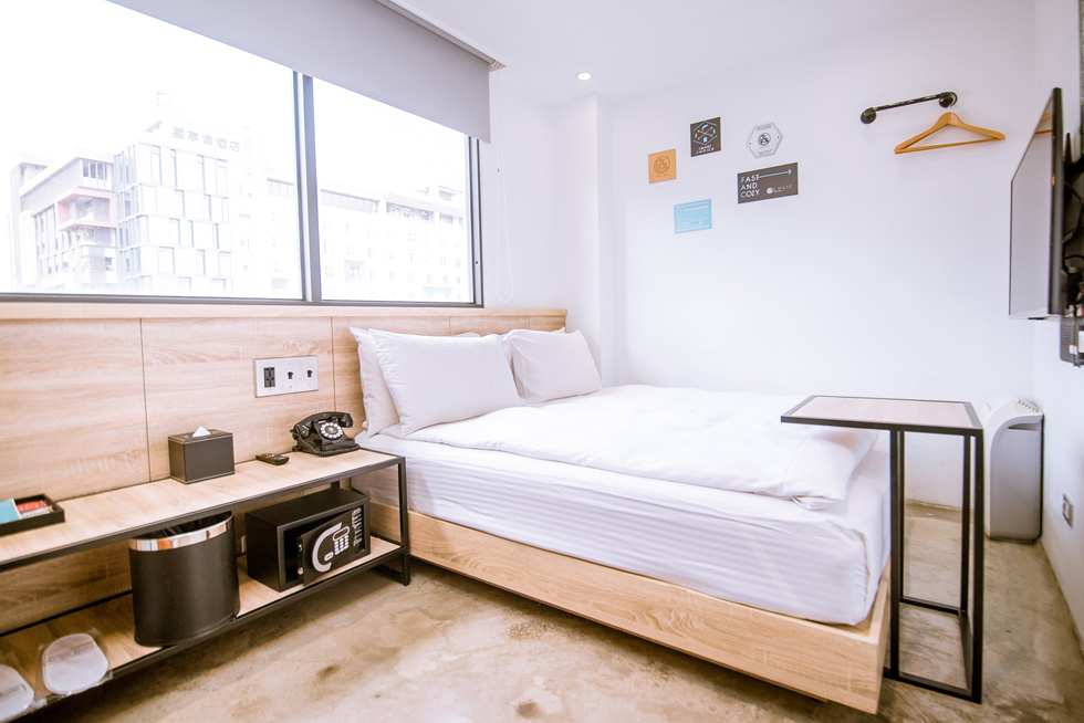 Fengjia-NightMarket-Hotel